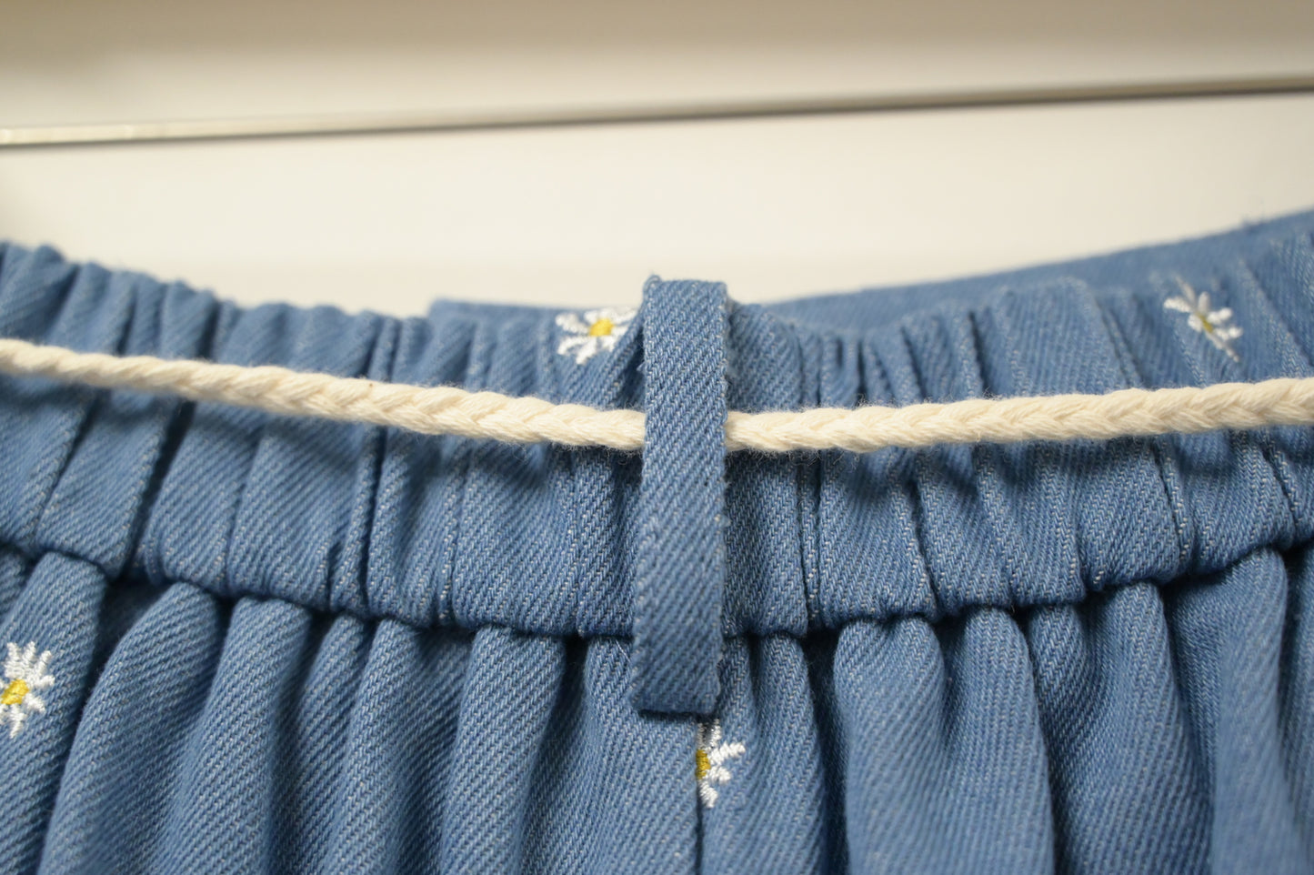 夏季・刺繡小雛菊牛仔短褲 1色入 1S20606