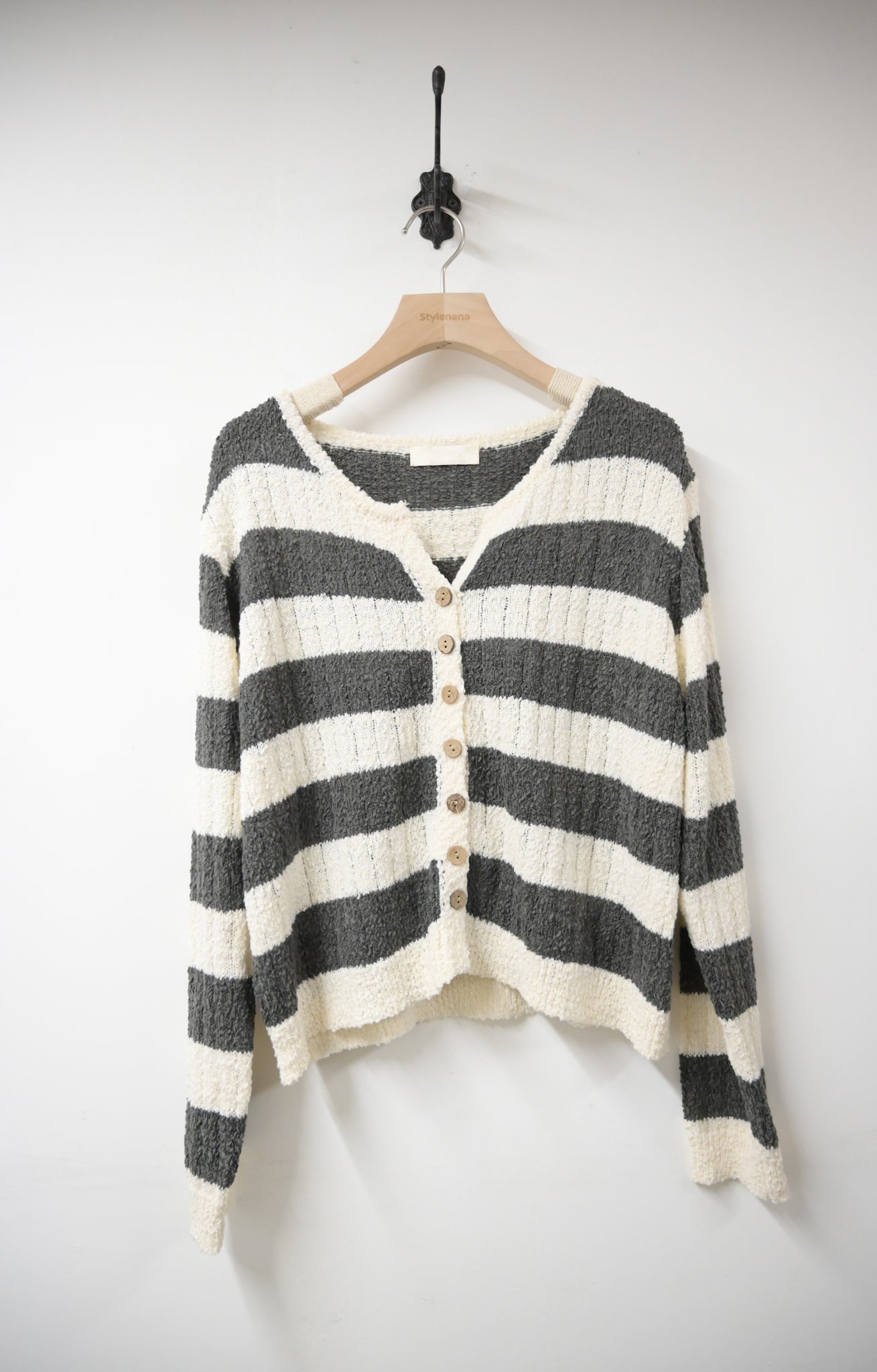 初秋・親膚橫間木鈕仔線衫外套 2色入 1W61035