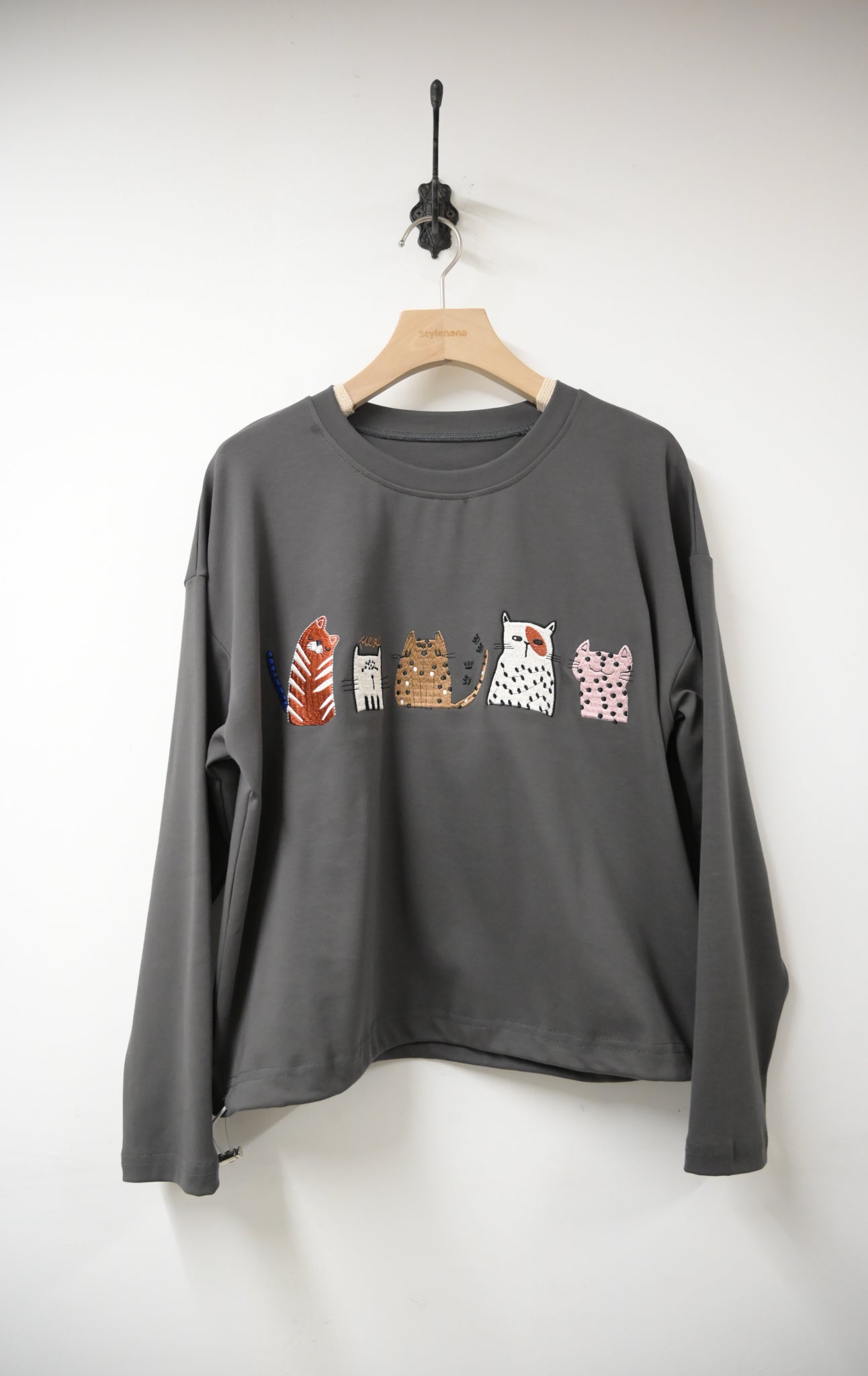 初秋・刺繡貓貓束邊薄衛衣 2色入 1W21033