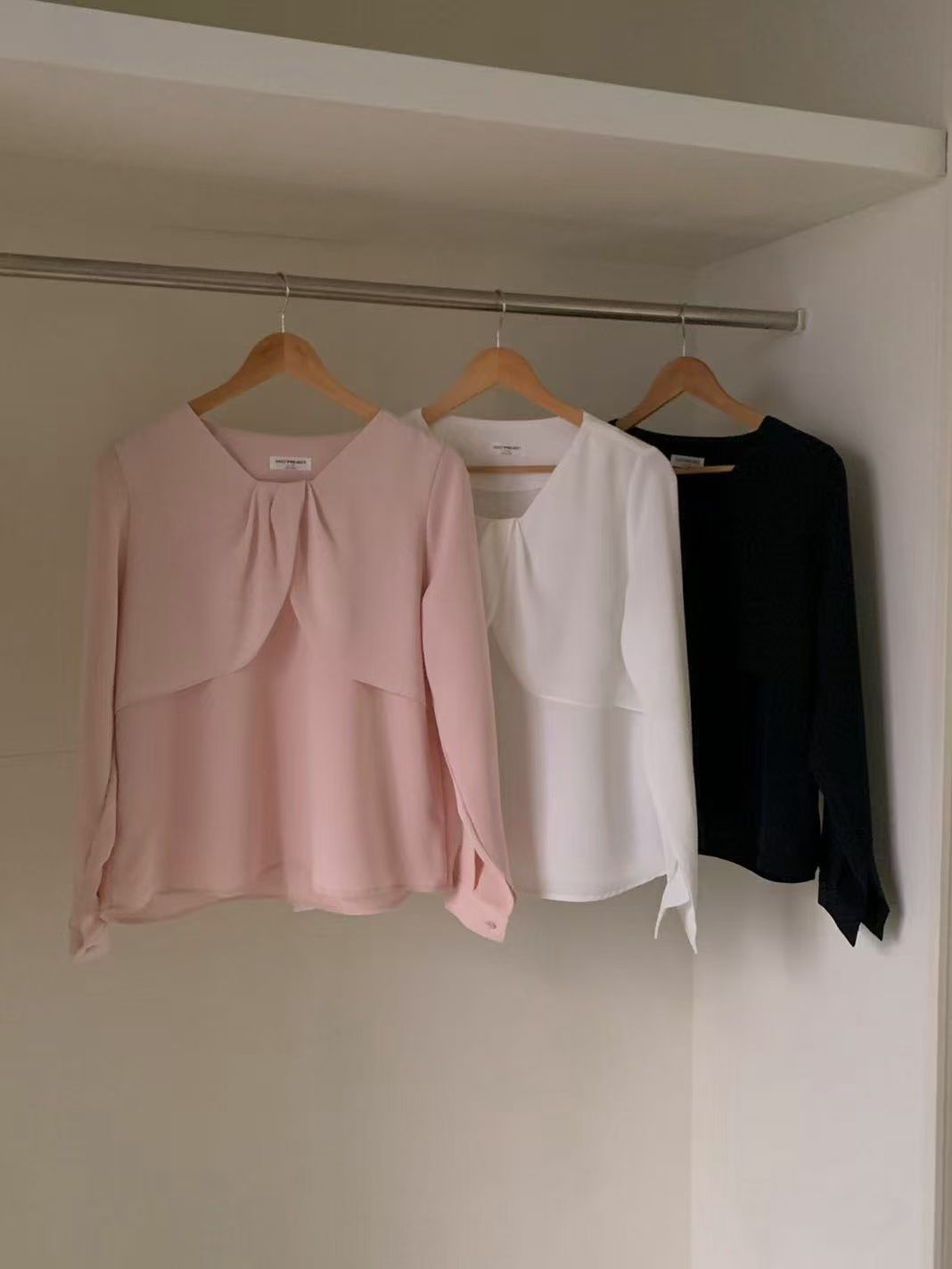 KR直送．前幅Ruffles雪紡上衣 2色入1W91112