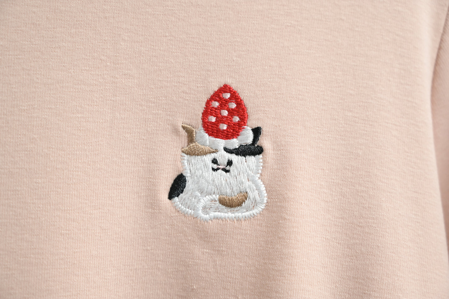 貓貓🐱X士多啤梨🍓刺繡圖案TEE 兩色入 BG060403