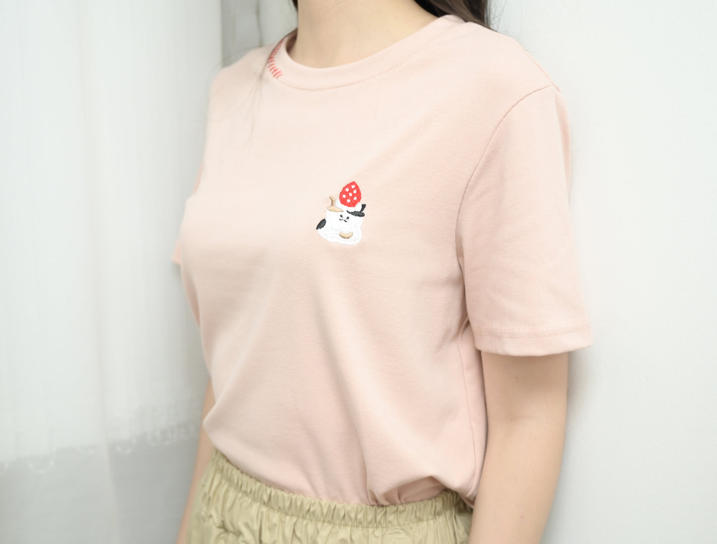 貓貓🐱X士多啤梨🍓刺繡圖案TEE 兩色入 BG060403