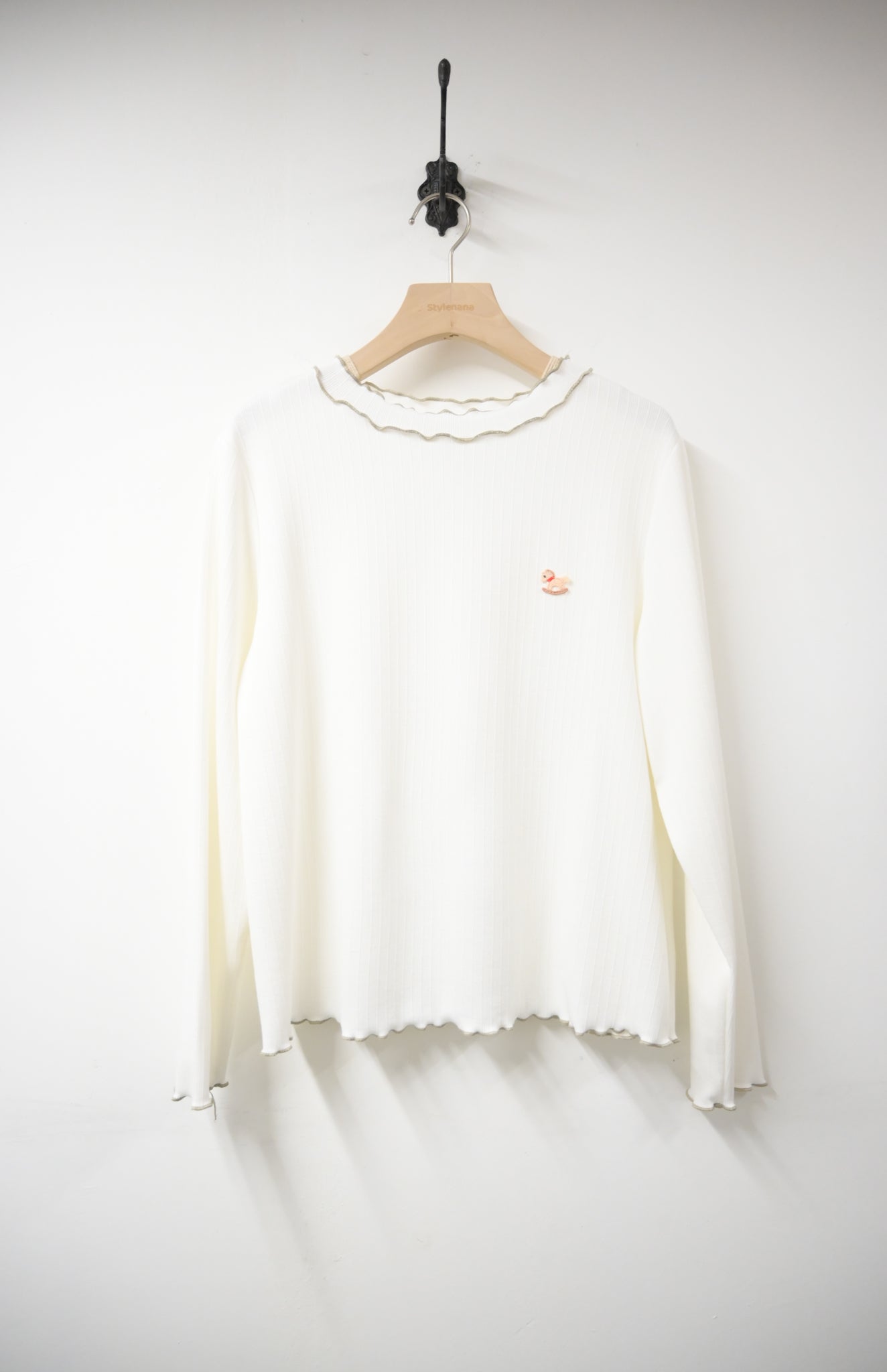 初秋・超親膚彈性刺繡木馬上衣 3色入 1W50925