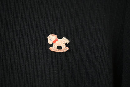 初秋・超親膚彈性刺繡木馬上衣 3色入 1W50925