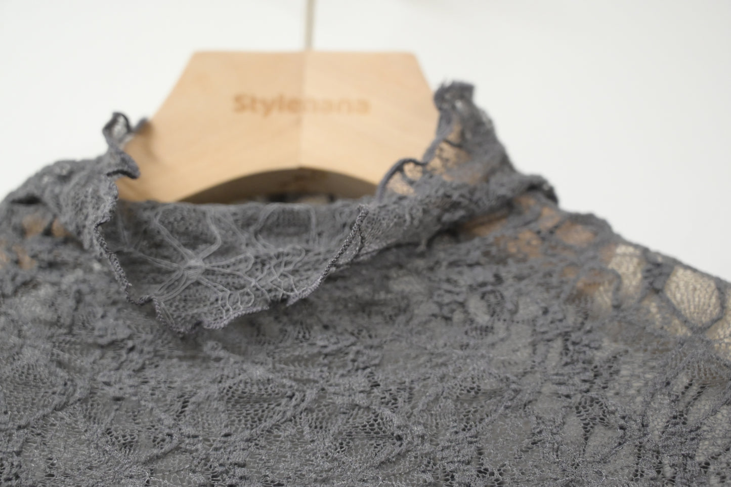 初秋・半領透視Lace上衣 4色入 1W11031