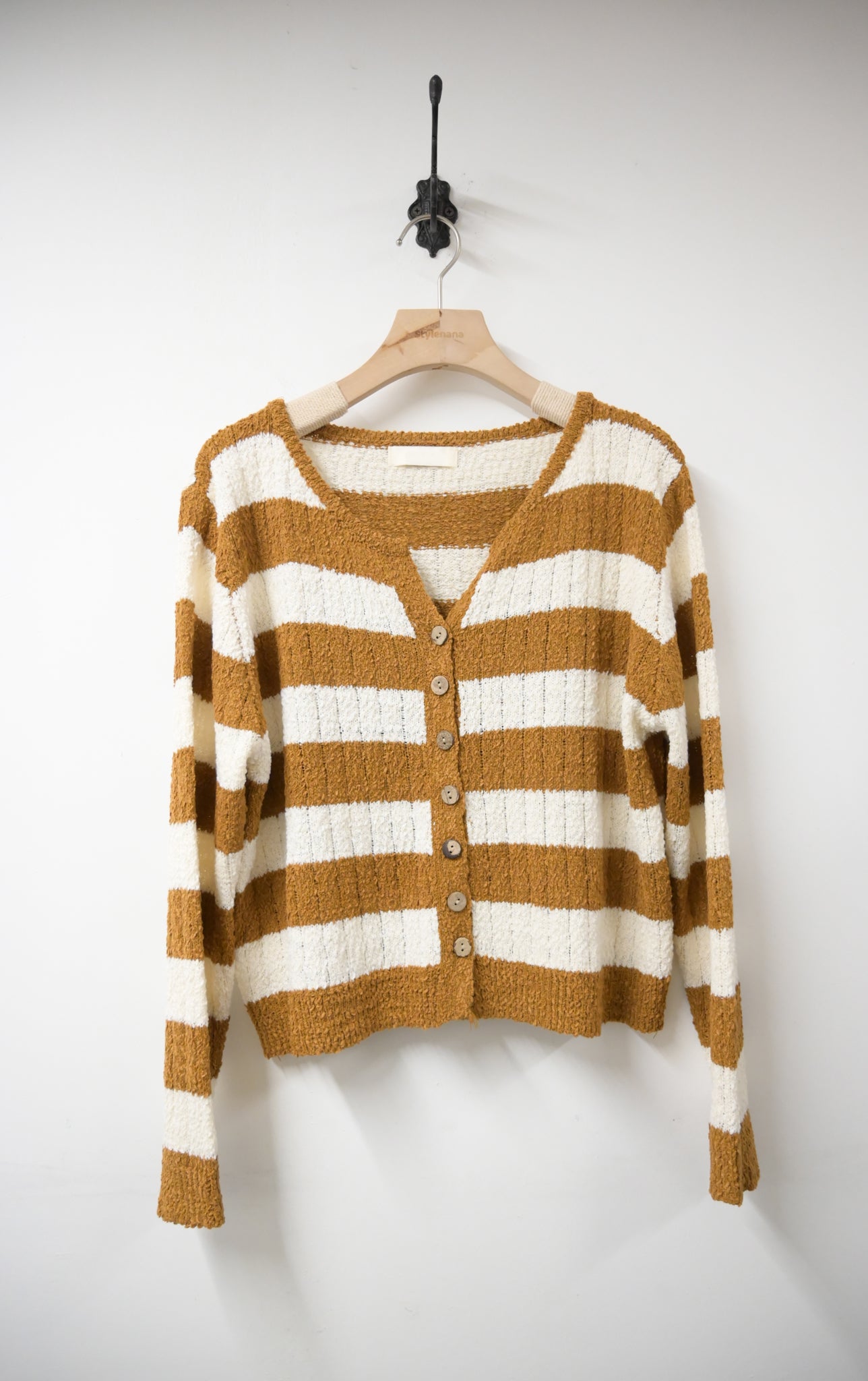 初秋・親膚橫間木鈕仔線衫外套 2色入 1W61035