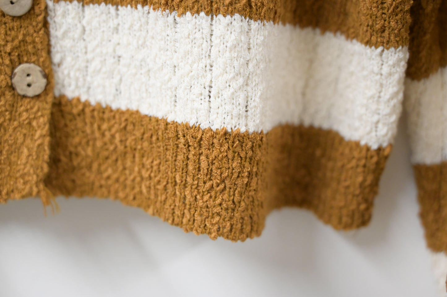 初秋・親膚橫間木鈕仔線衫外套 2色入 1W61035