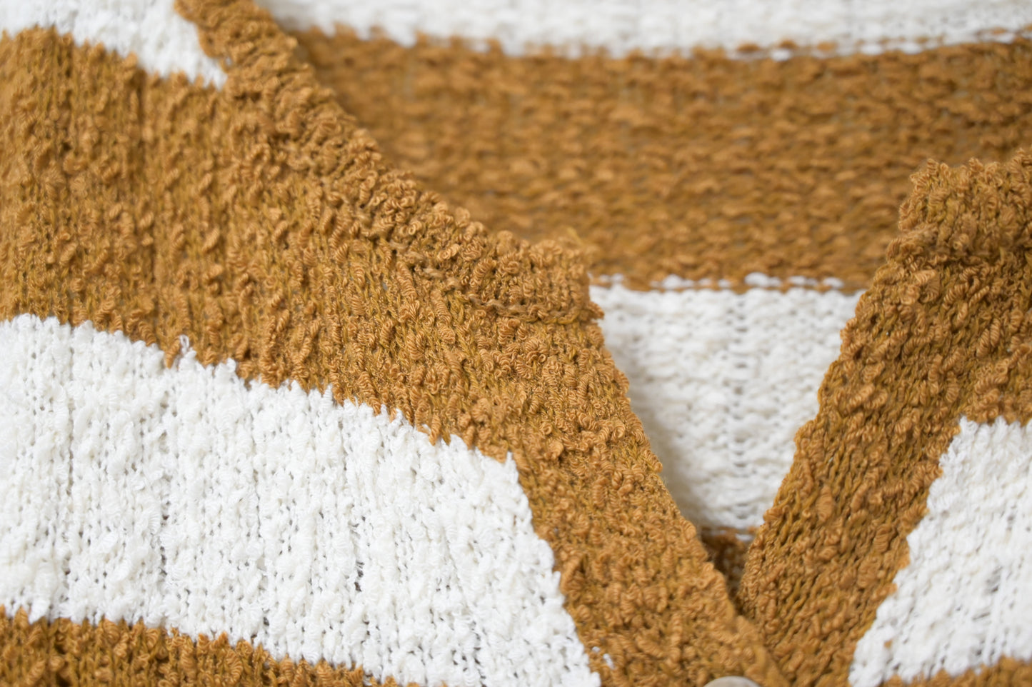 初秋・親膚橫間木鈕仔線衫外套 2色入 1W61035