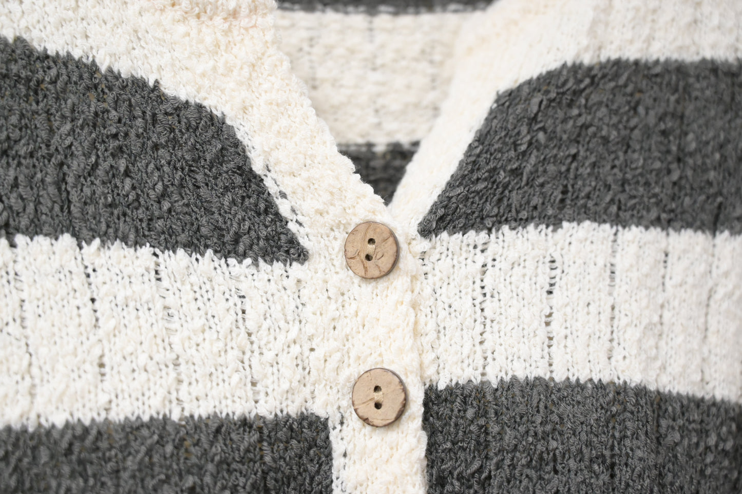 初秋・親膚橫間木鈕仔線衫外套 2色入 1W61035