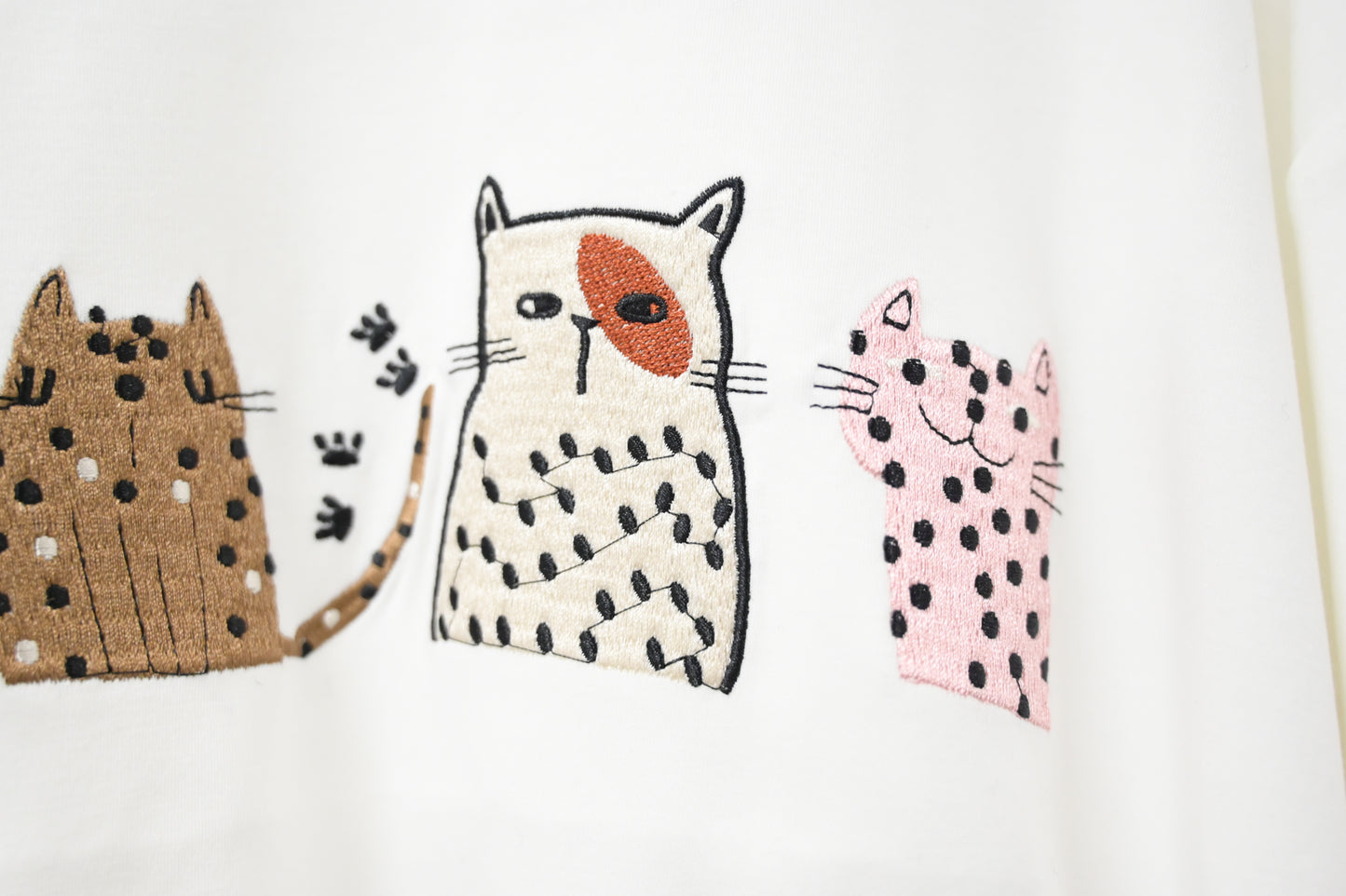 初秋・刺繡貓貓束邊薄衛衣 2色入 1W21033