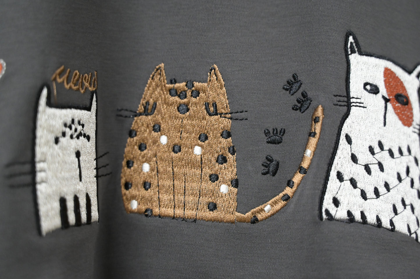 初秋・刺繡貓貓束邊薄衛衣 2色入 1W21033