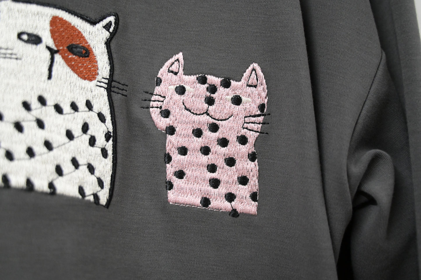 初秋・刺繡貓貓束邊薄衛衣 2色入 1W21033