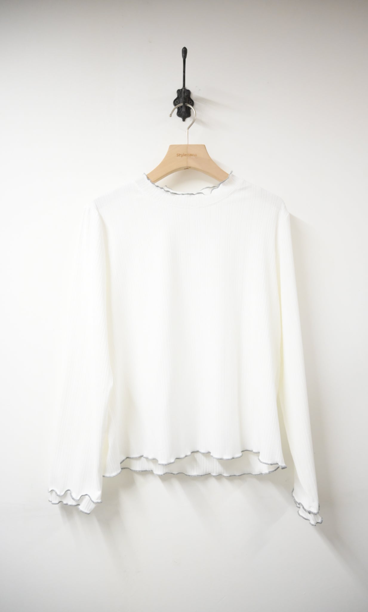 初秋・提花暗紋綑邊Ruffles上衣 4色入 1W51101