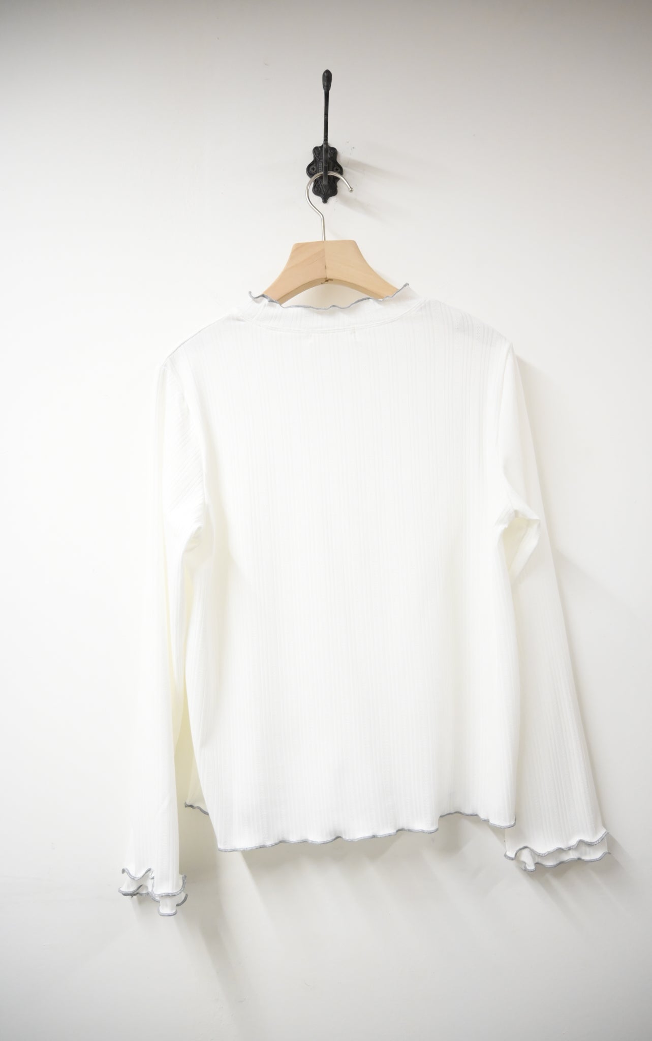 初秋・提花暗紋綑邊Ruffles上衣 4色入 1W51101