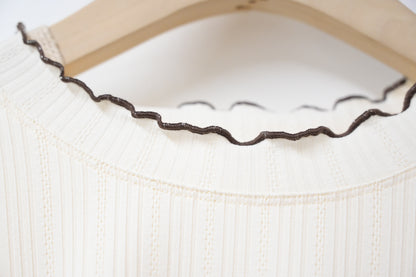 初秋・提花暗紋綑邊Ruffles上衣 4色入 1W51101