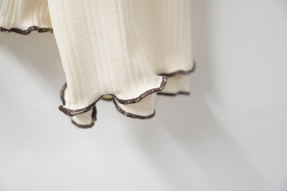 初秋・提花暗紋綑邊Ruffles上衣 4色入 1W51101