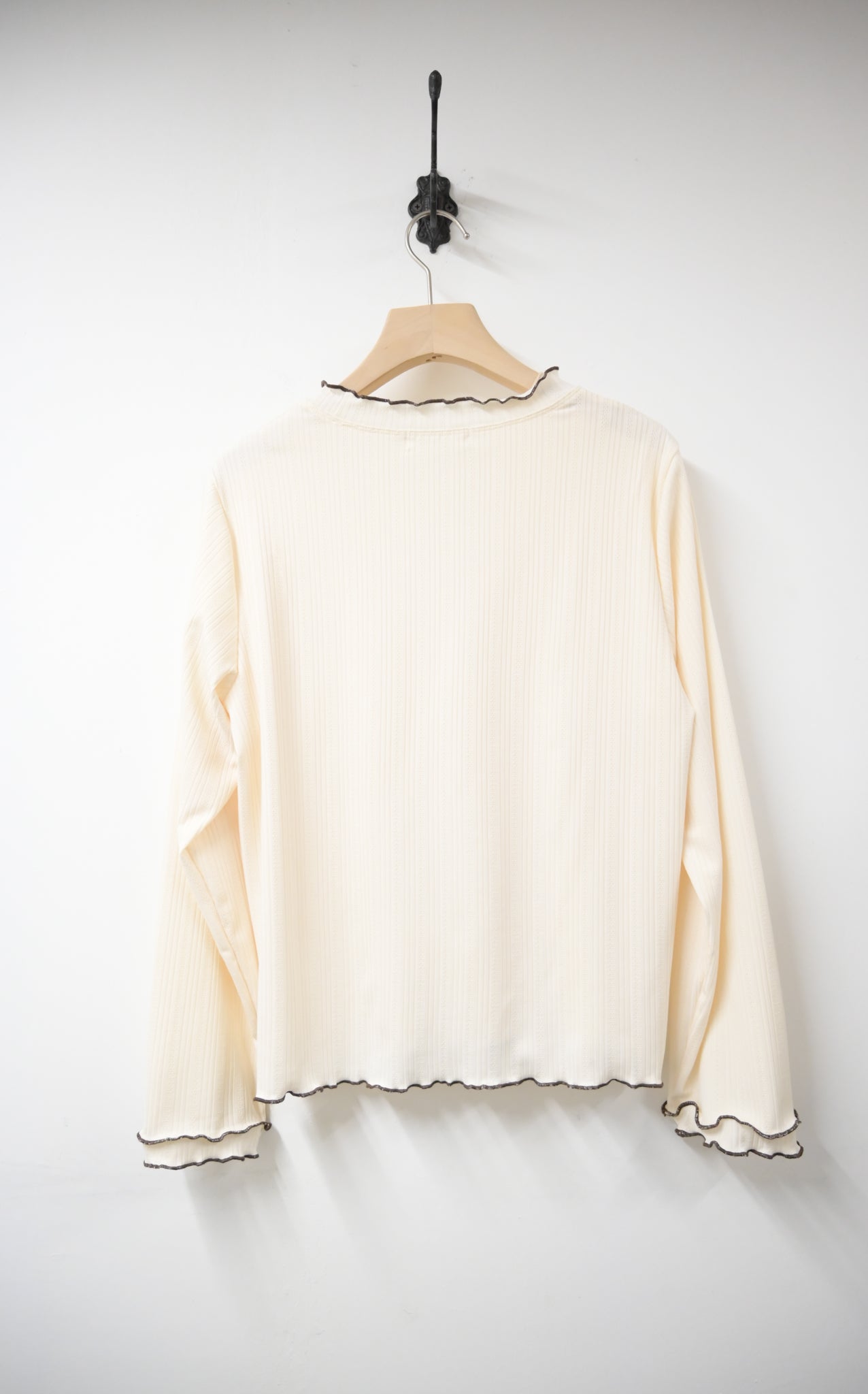 初秋・提花暗紋綑邊Ruffles上衣 4色入 1W51101