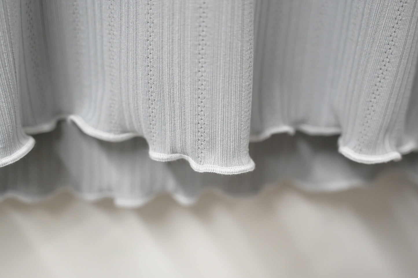 初秋・提花暗紋綑邊Ruffles上衣 4色入 1W51101