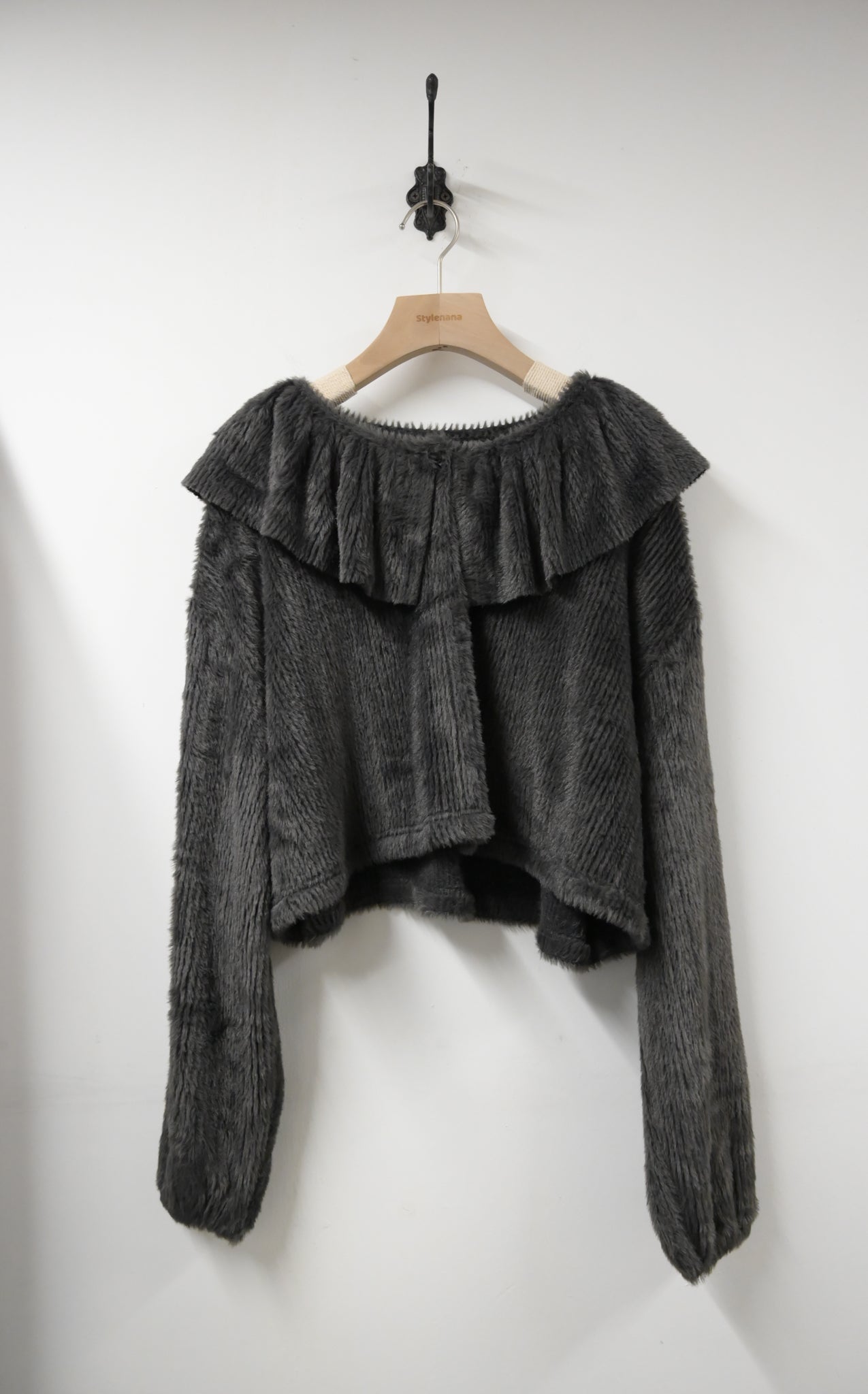 秋冬．毛絨絨荷葉領小外套 2色入 1W10129